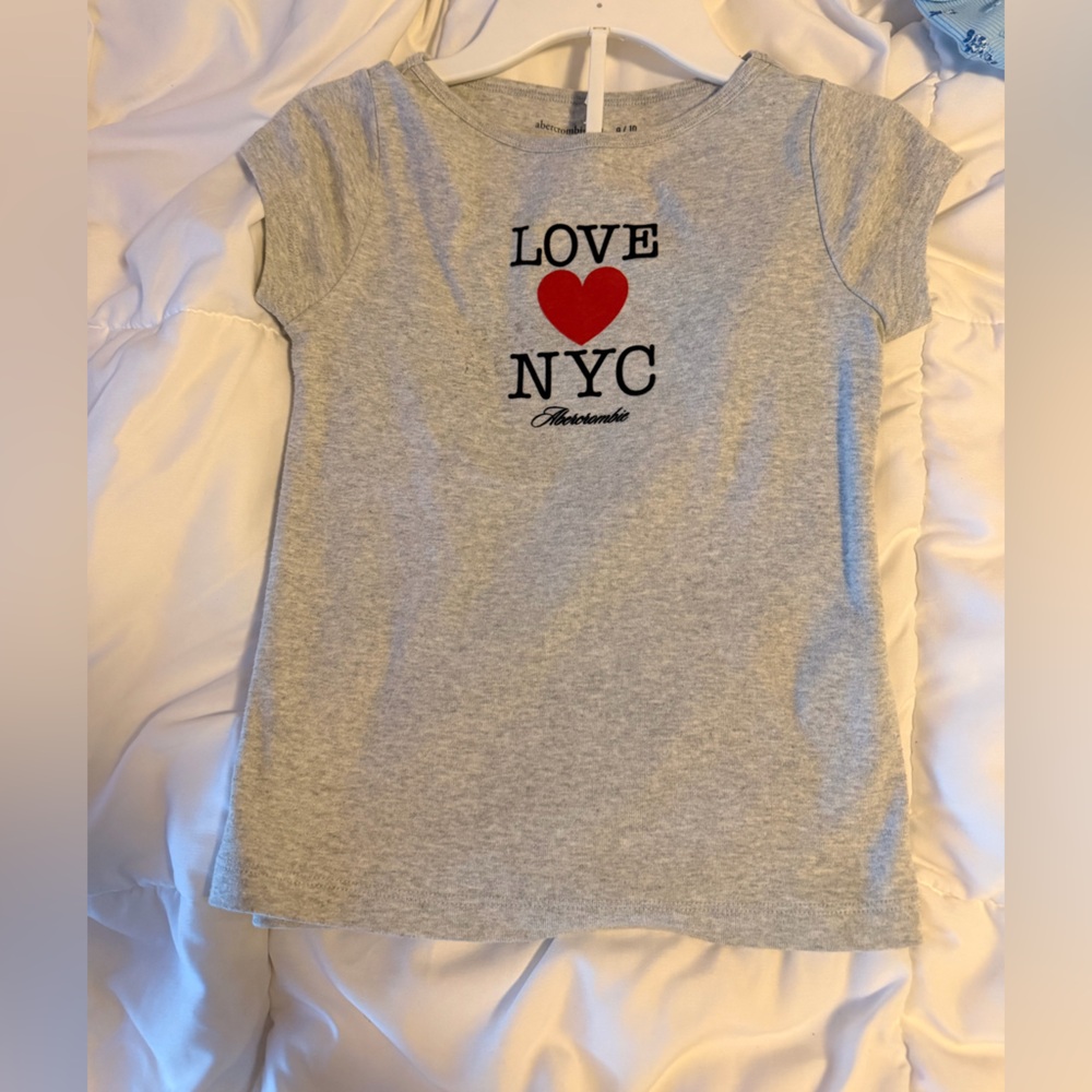 Abercrombie Kids Gray Love NYC Tee size9/10 sewn in stitching